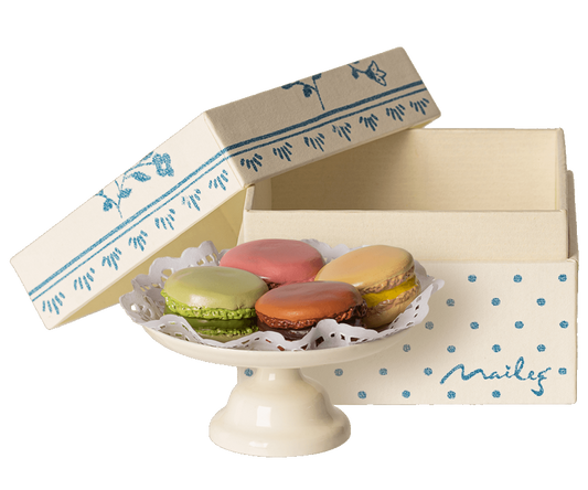 Miniature macarons