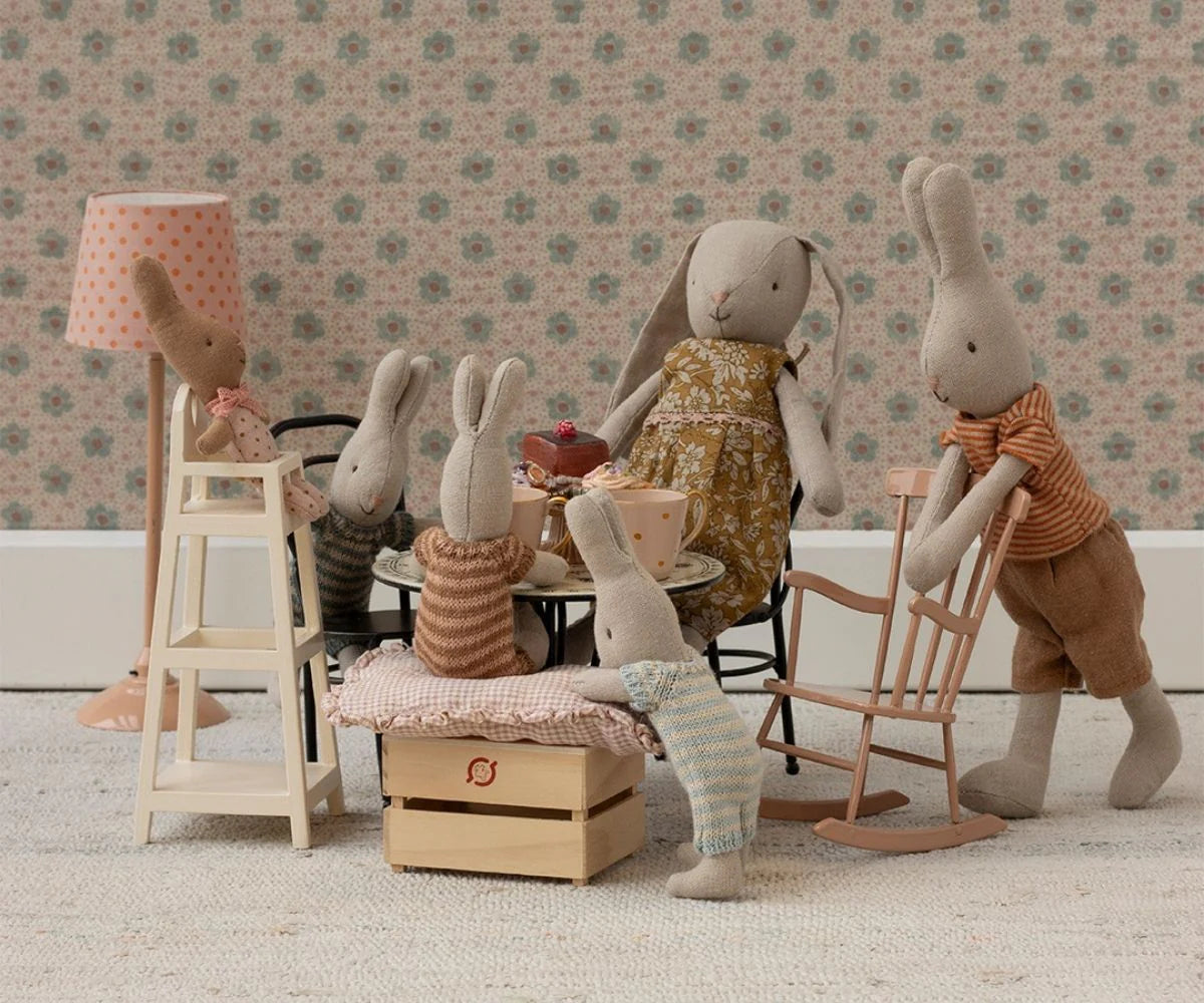 Dining table & 2 chairs